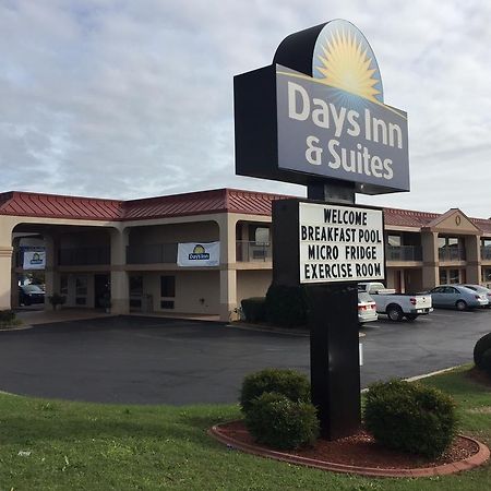 Days Inn & Suites By Wyndham Warner Robins Near Robins Afb Extérieur photo
