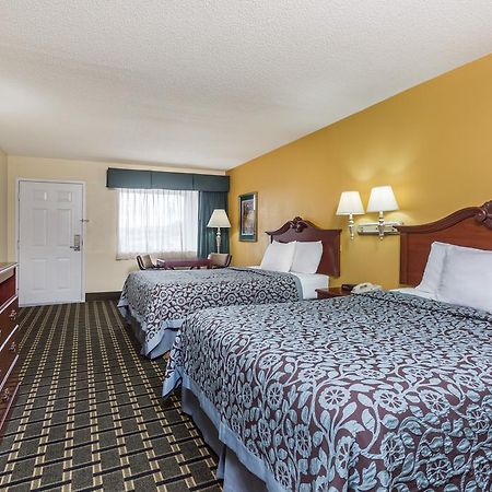 Days Inn & Suites By Wyndham Warner Robins Near Robins Afb Extérieur photo