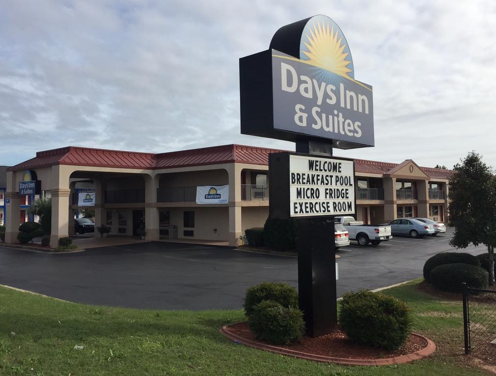 Days Inn & Suites By Wyndham Warner Robins Near Robins Afb Extérieur photo