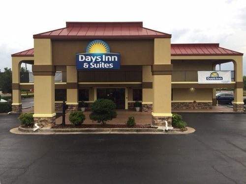 Days Inn & Suites By Wyndham Warner Robins Near Robins Afb Extérieur photo