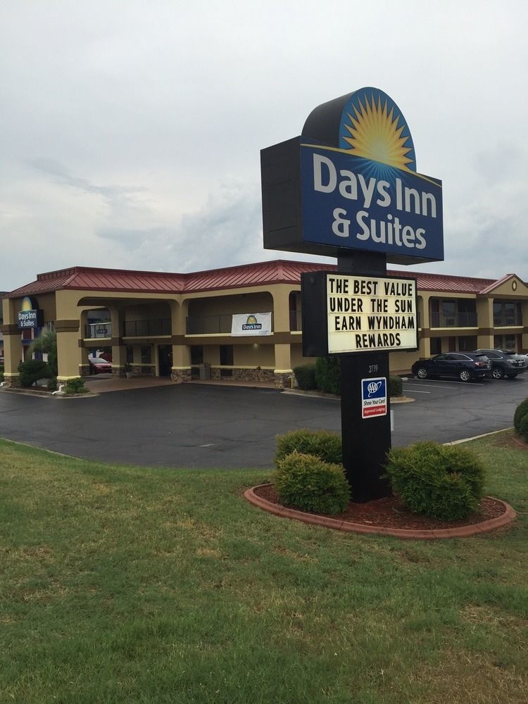 Days Inn & Suites By Wyndham Warner Robins Near Robins Afb Extérieur photo