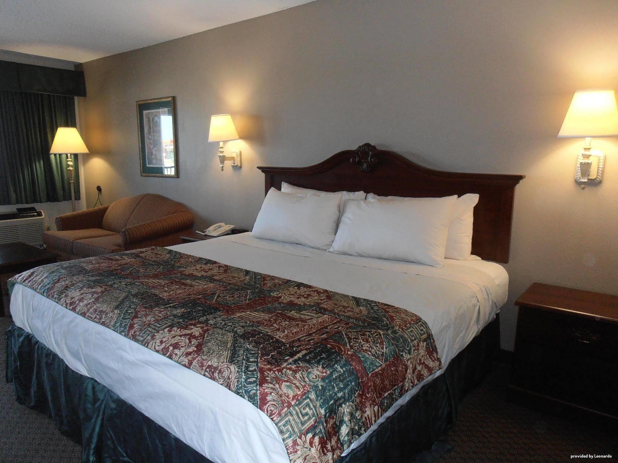 Days Inn & Suites By Wyndham Warner Robins Near Robins Afb Extérieur photo