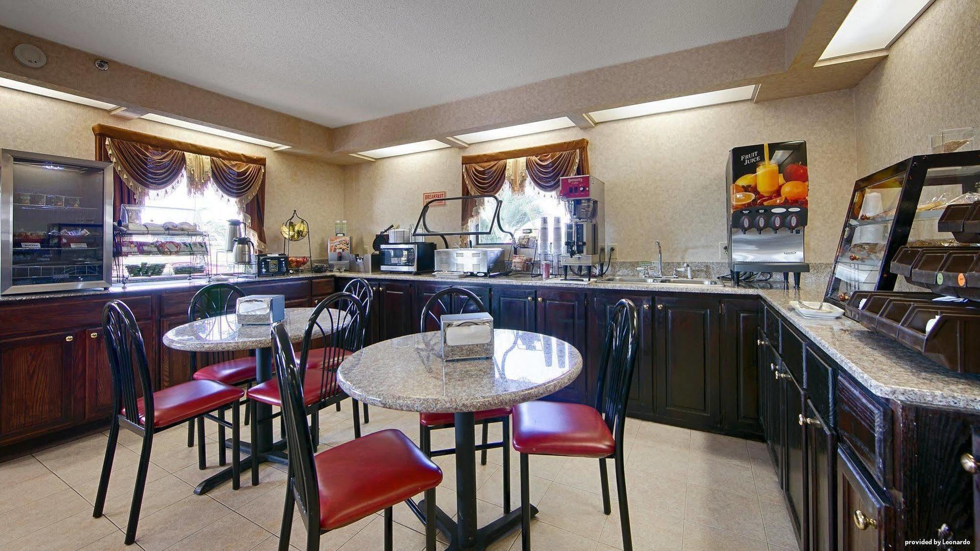 Days Inn & Suites By Wyndham Warner Robins Near Robins Afb Extérieur photo