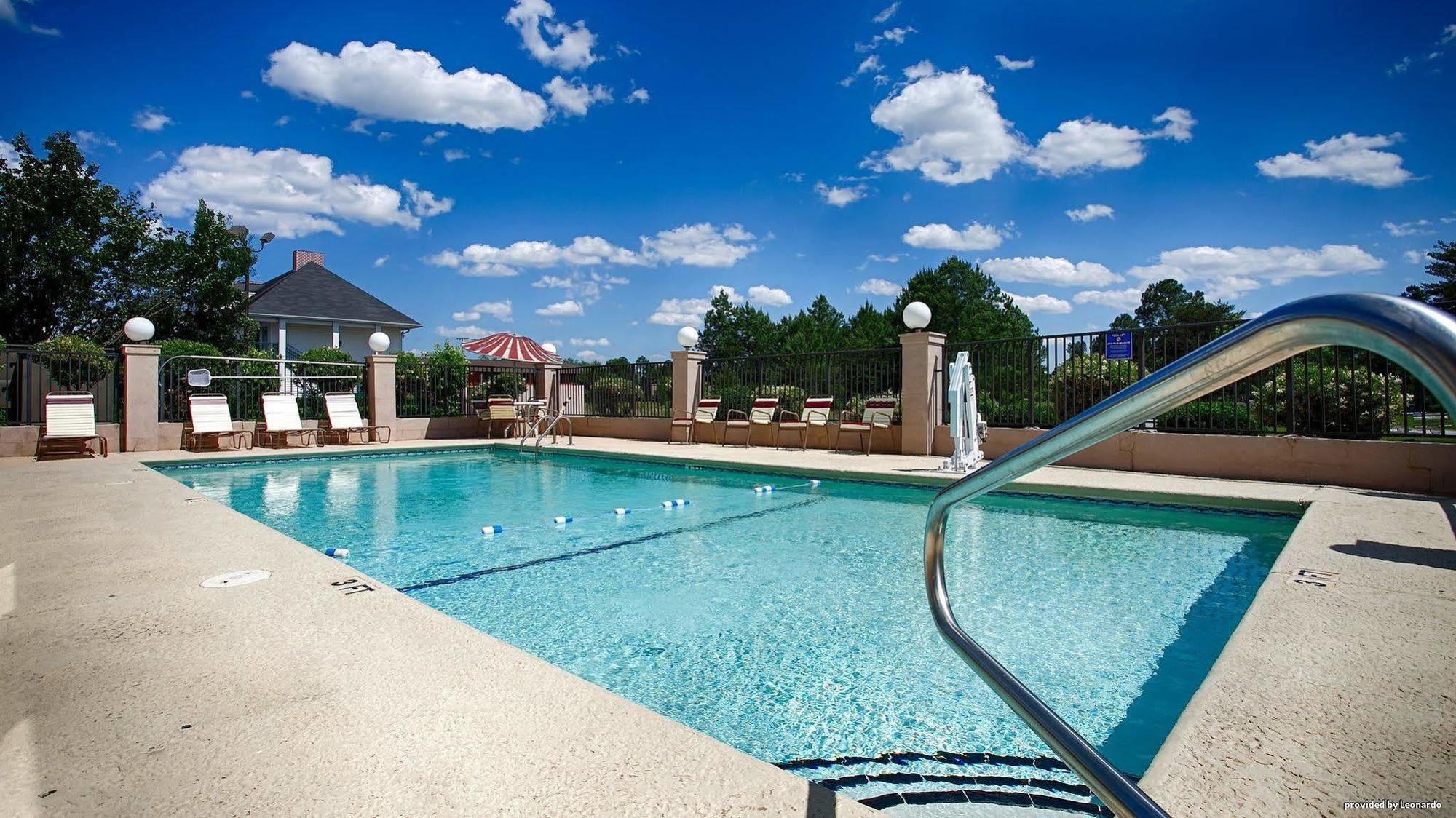 Days Inn & Suites By Wyndham Warner Robins Near Robins Afb Extérieur photo