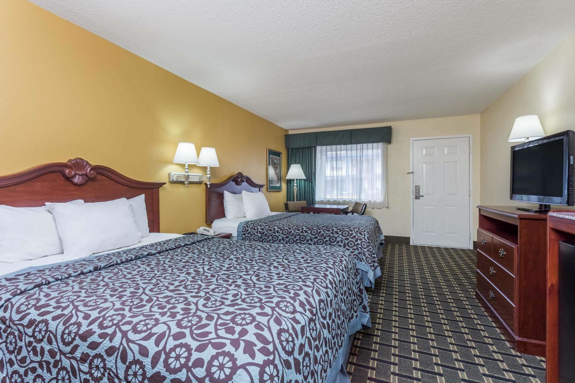 Days Inn & Suites By Wyndham Warner Robins Near Robins Afb Extérieur photo