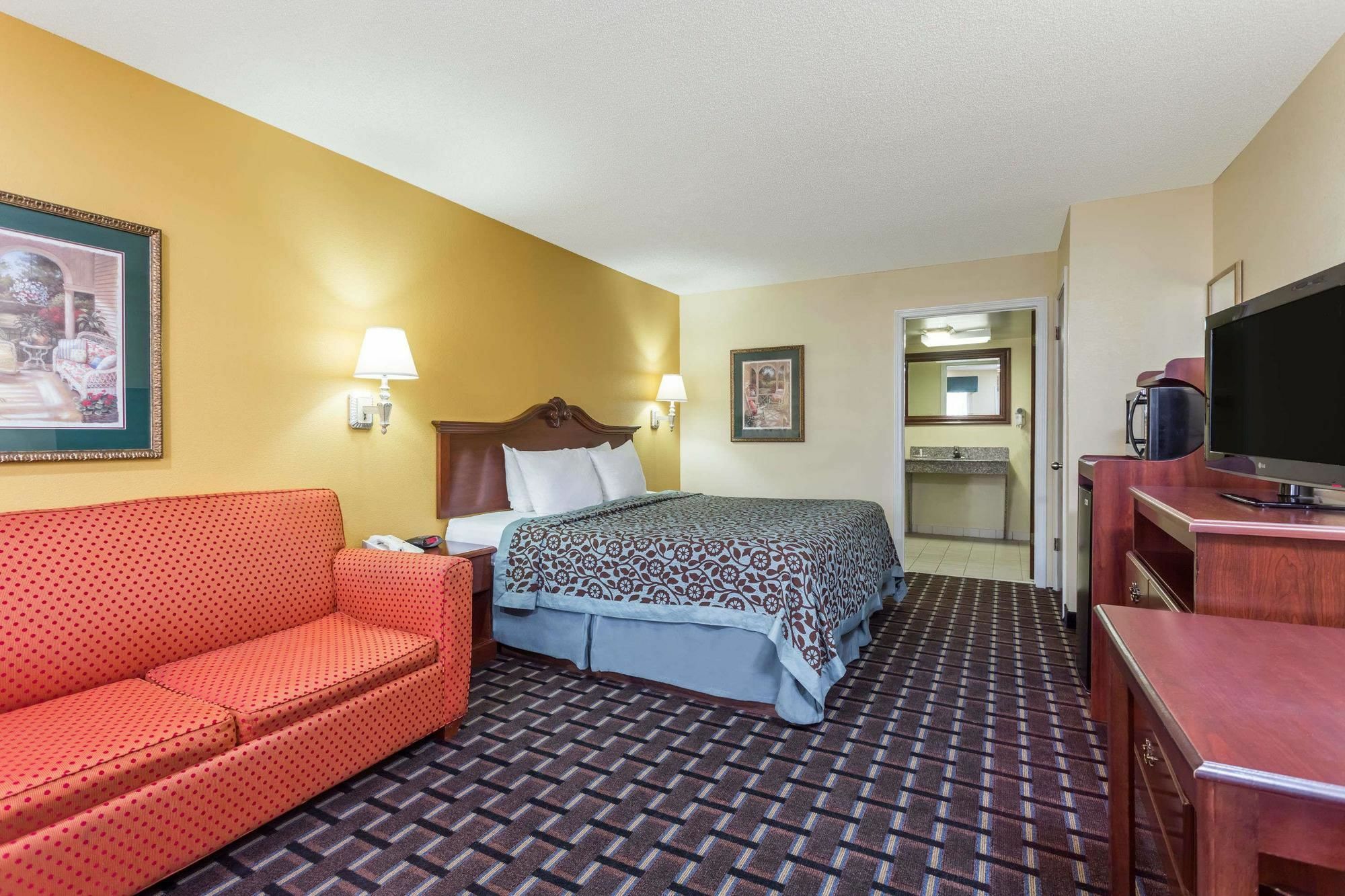 Days Inn & Suites By Wyndham Warner Robins Near Robins Afb Extérieur photo