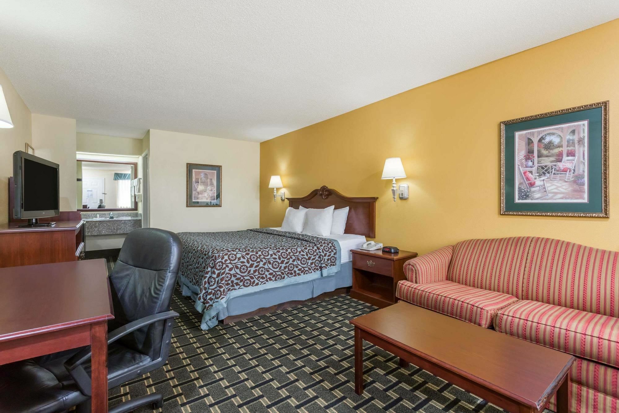 Days Inn & Suites By Wyndham Warner Robins Near Robins Afb Extérieur photo